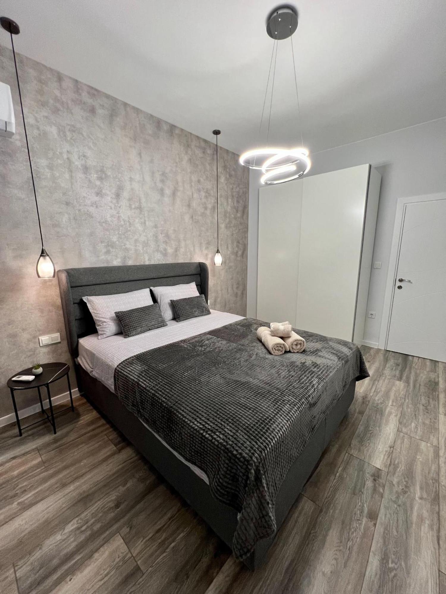 Vanquish Central Apartment Varna Exterior photo
